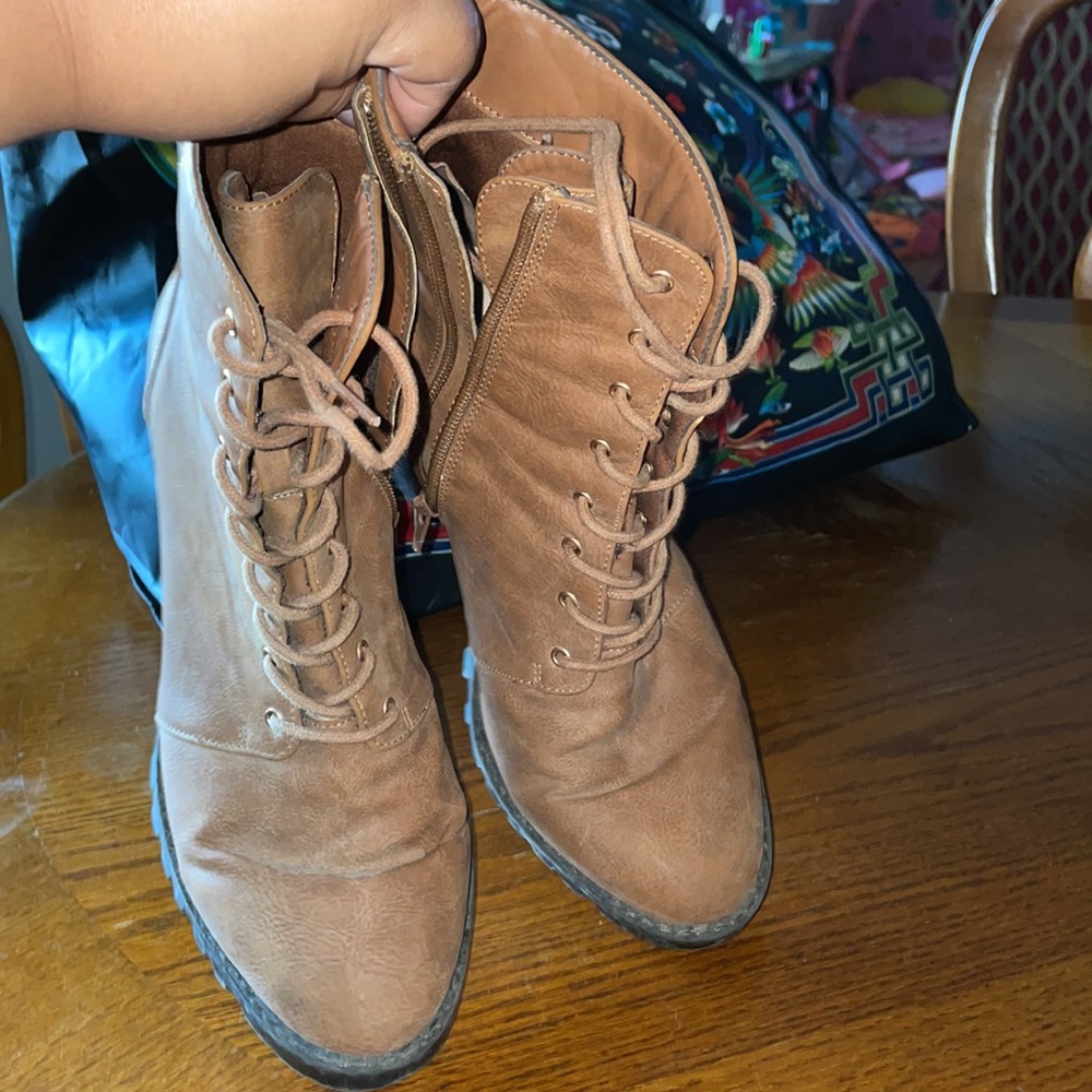 BOOTS - Picture 2 of 3